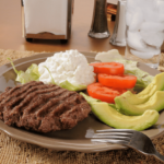 A dieta com baixo teor de carboidratos é uma ferramenta poderosa para quem busca perder peso e melhorar a saúde metabólica.